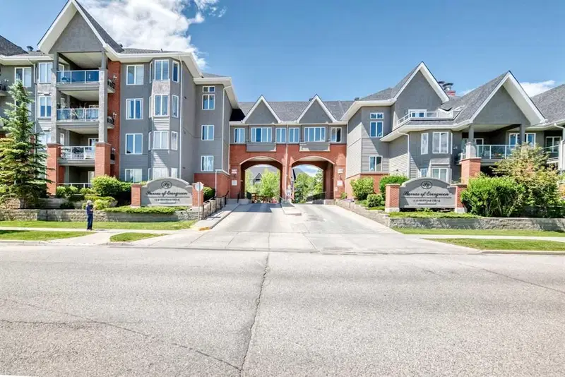 359, 15 Everstone Drive SW, Calgary — main listing photo