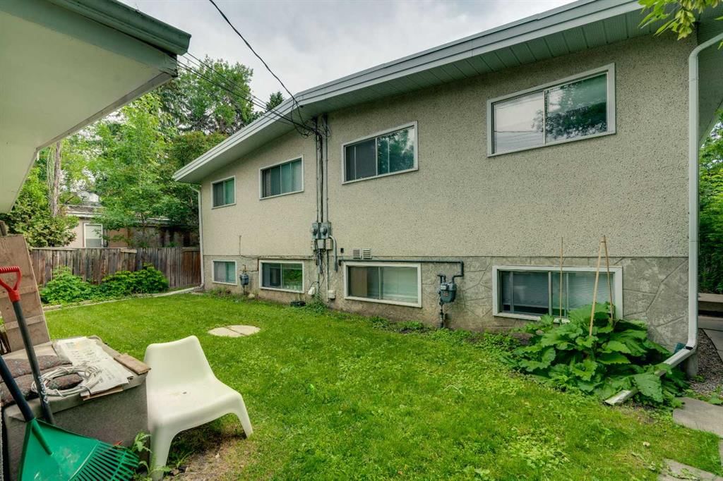 2431 & 2429 26 Street SW, Calgary — photo 3 of 15