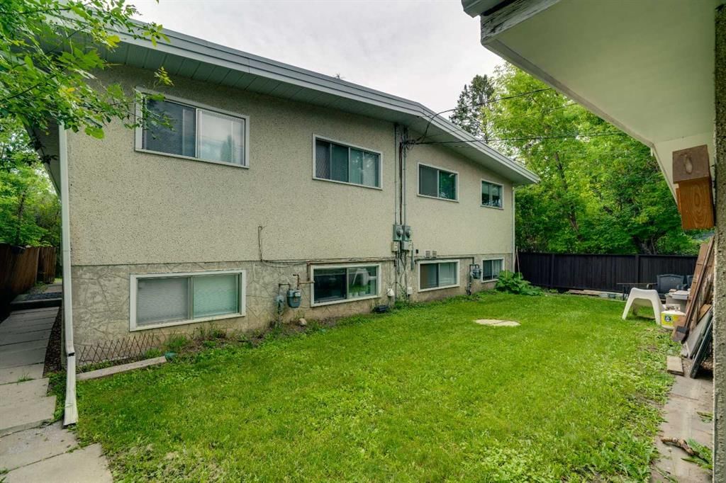 2431 & 2429 26 Street SW, Calgary — photo 4 of 15