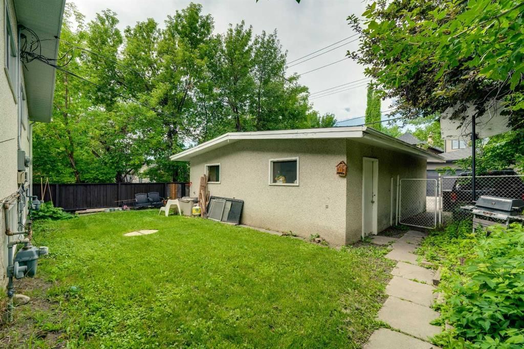 2431 & 2429 26 Street SW, Calgary — photo 5 of 15