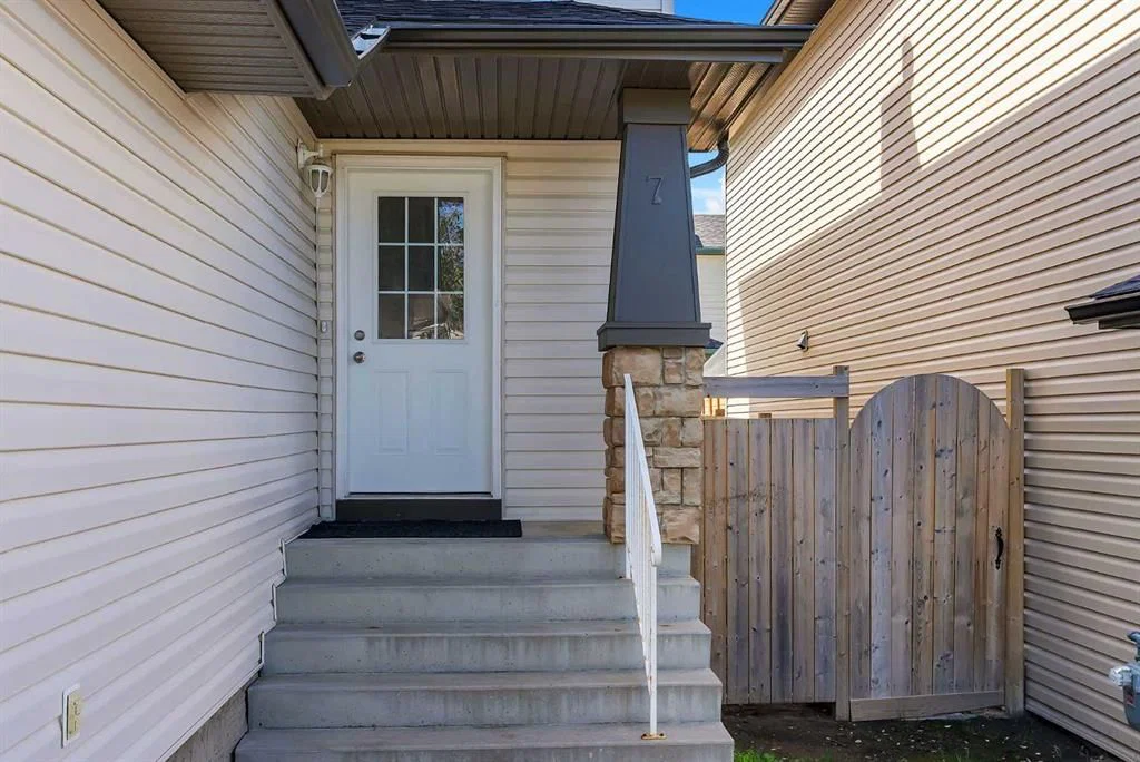 7 Saddlecrest Terrace NE, Calgary — photo 2 of 45