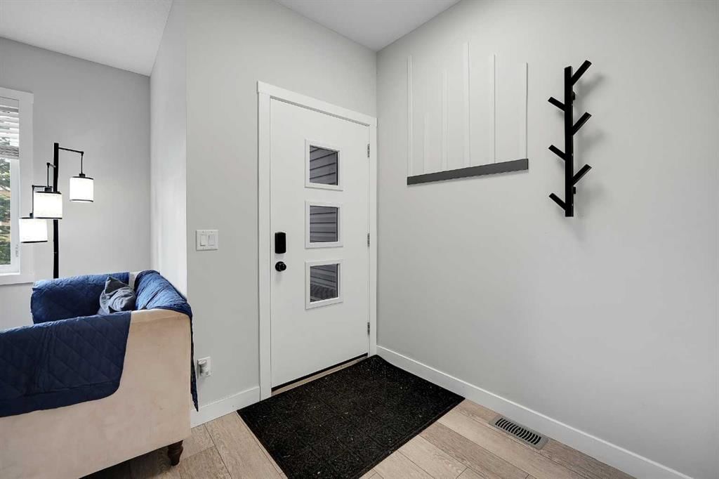 42 MIDTOWN Boulevard SW, Airdrie — photo 3 of 33