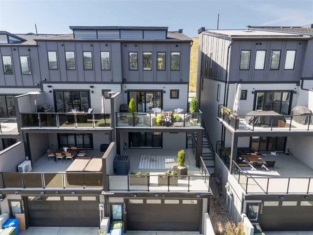 3044 85 Street SW, Calgary — main listing photo