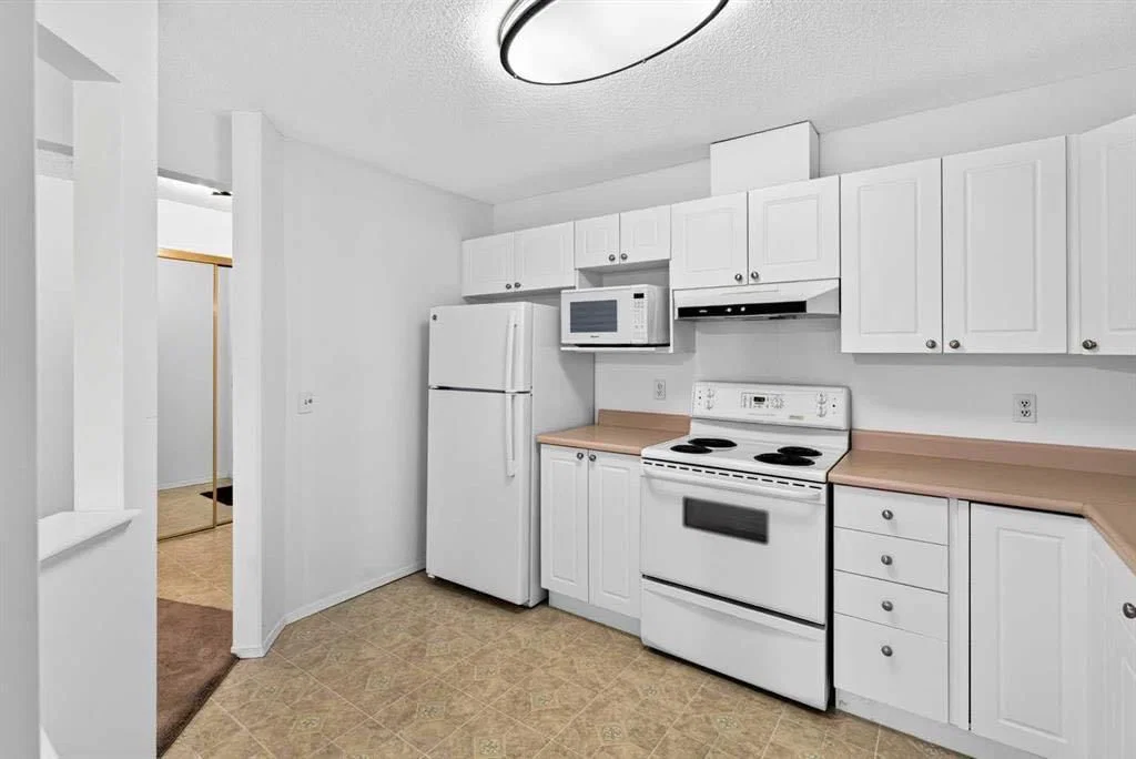 3205 Sienna Park Green SW, Calgary — photo 5 of 32