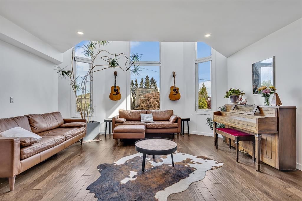 2033 21 Avenue SW, Calgary — main listing photo