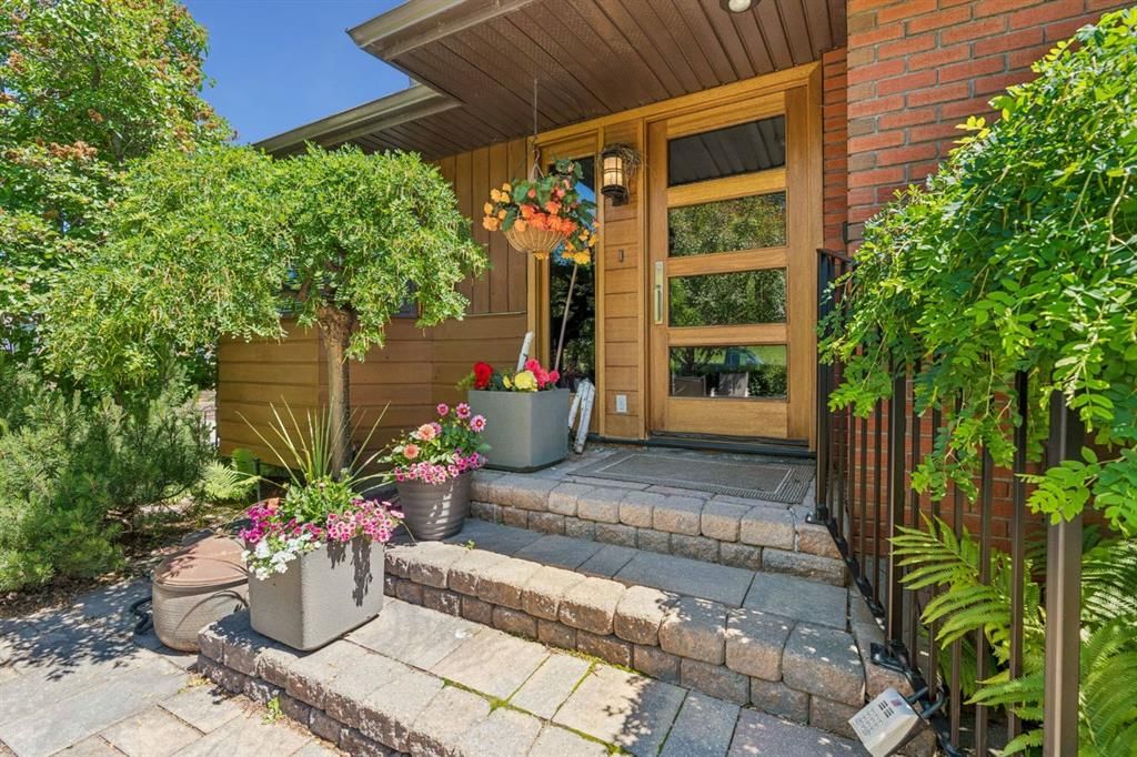 48 Flavelle Road SE, Calgary — photo 4 of 47