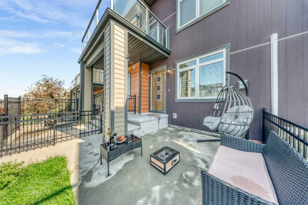 167 Sage Bluff Circle NW, Calgary — photo 2 of 19
