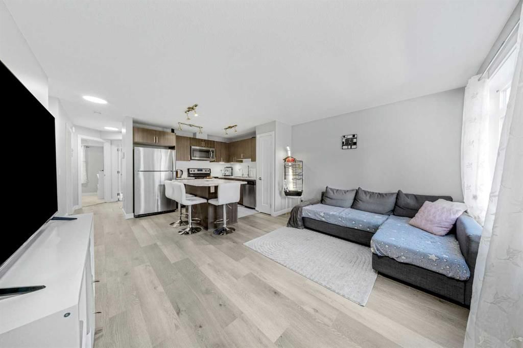 167 Sage Bluff Circle NW, Calgary — photo 3 of 19