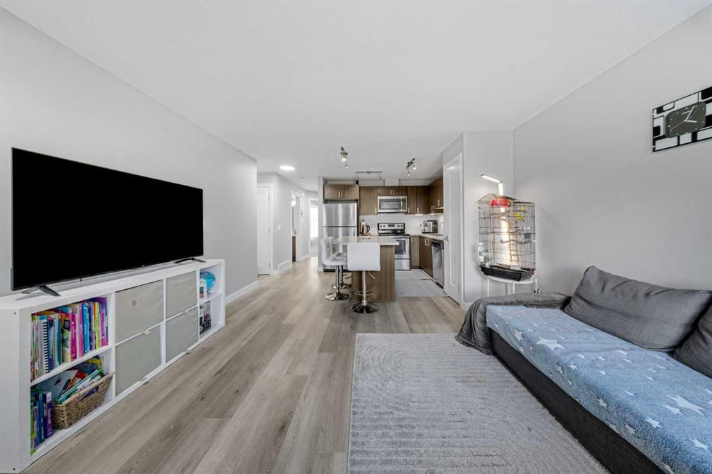 167 Sage Bluff Circle NW, Calgary — photo 4 of 19
