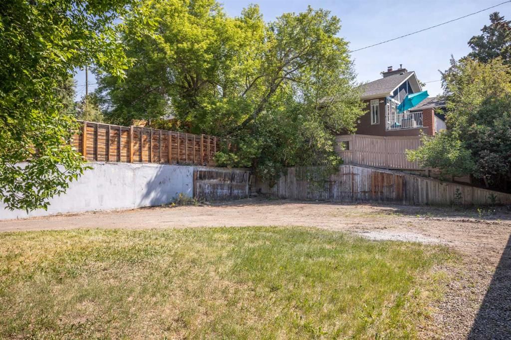 1308 17A Street NW, Calgary — photo 4 of 12
