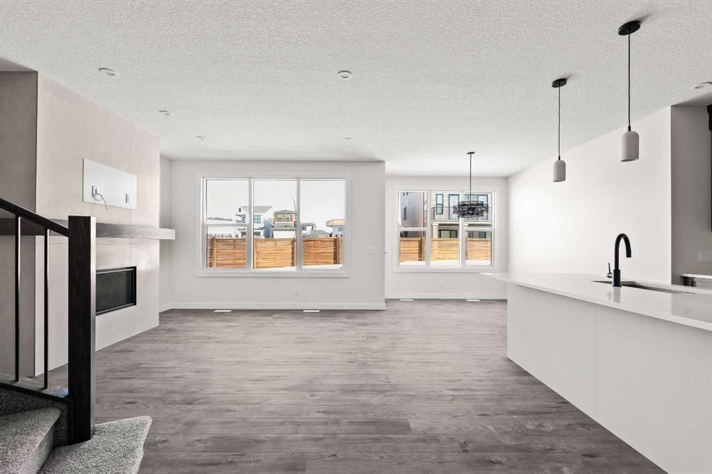 167 Lucas Gardens NW, Calgary — photo 2 of 37