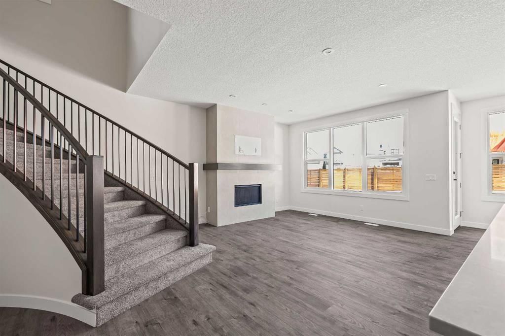 167 Lucas Gardens NW, Calgary — photo 3 of 37