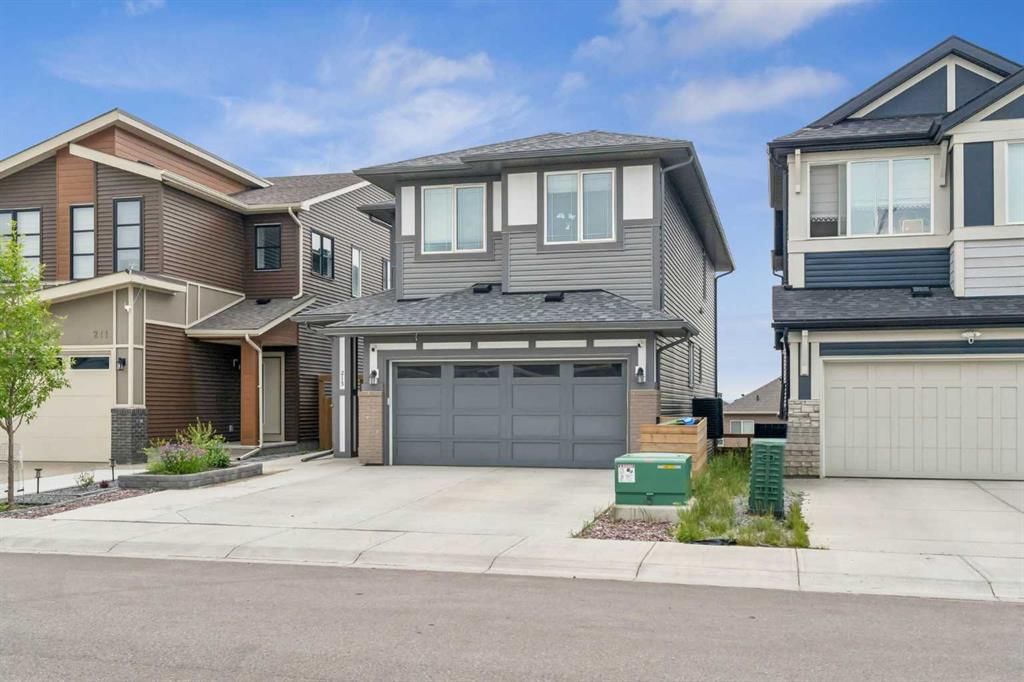 215 Lucas Terrace NW, Calgary — photo 2 of 45