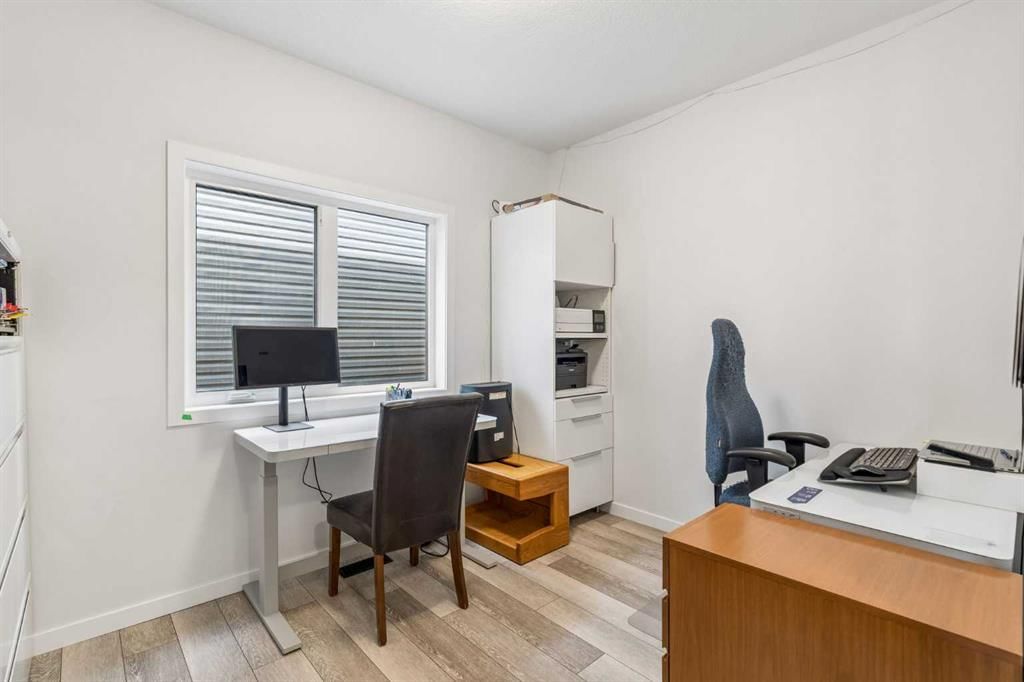 215 Lucas Terrace NW, Calgary — photo 4 of 45