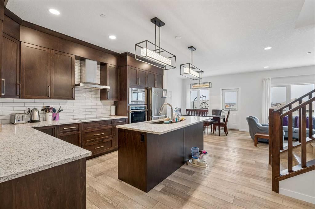 215 Lucas Terrace NW, Calgary — photo 5 of 45