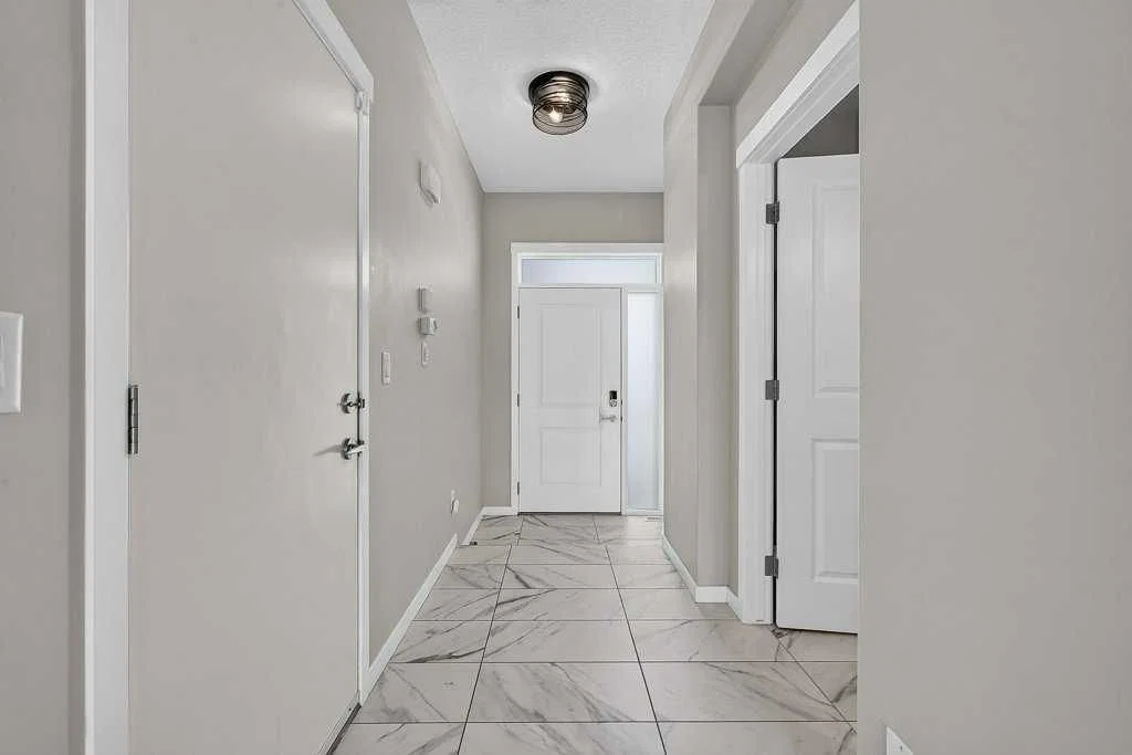 556 Belmont Heath SW, Calgary — photo 4 of 45