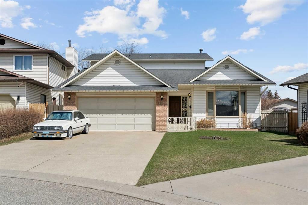 40 Scenic Place NW, Calgary — main listing photo