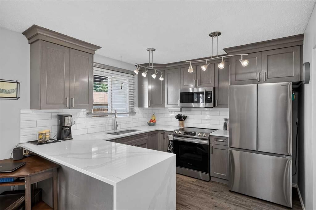 6609 Rundlehorn Drive NE, Calgary — photo 2 of 32