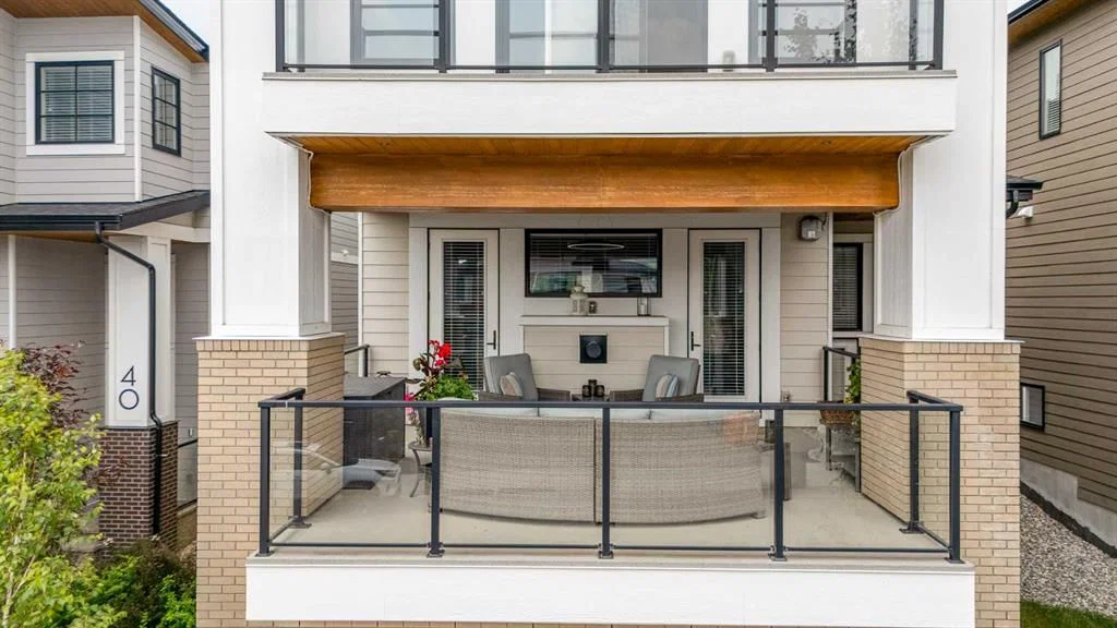 44 Timberline Way SW, Calgary — photo 2 of 39