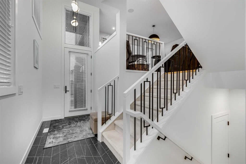 44 Timberline Way SW, Calgary — photo 5 of 39