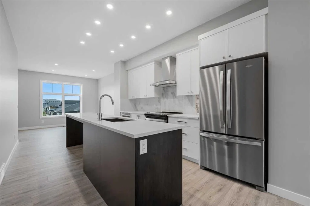 607 Mahogany Road SE, Calgary — photo 3 of 16