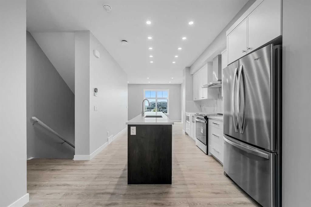 607 Mahogany Road SE, Calgary — photo 4 of 16