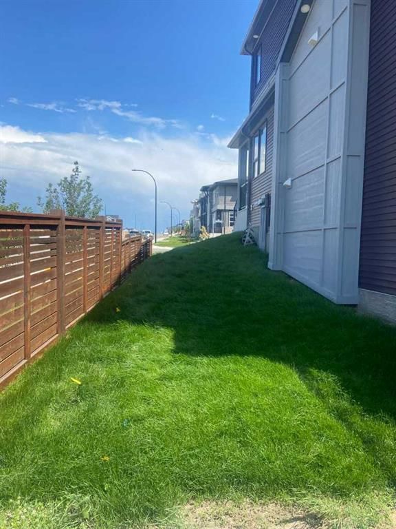 305 lucas Place NW, Calgary — photo 3 of 50