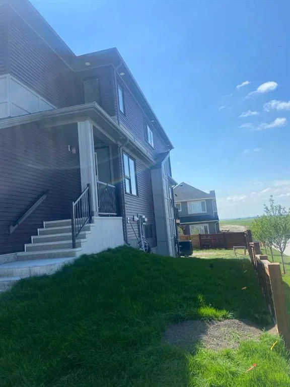 305 lucas Place NW, Calgary — photo 5 of 50