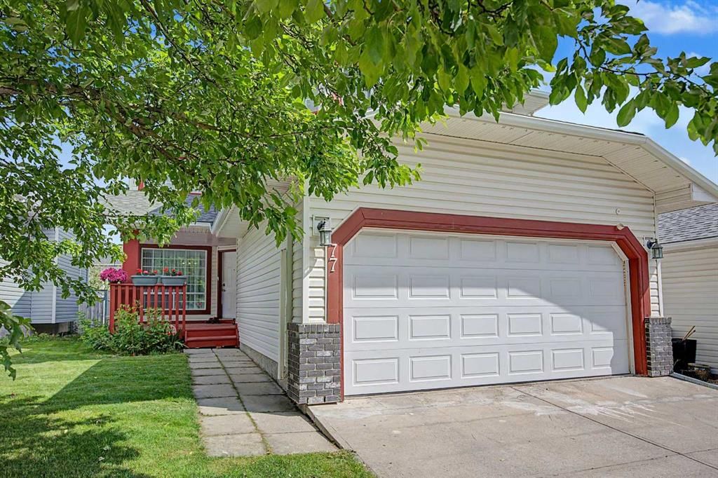 77 Citadel Gardens NW, Calgary — photo 2 of 43