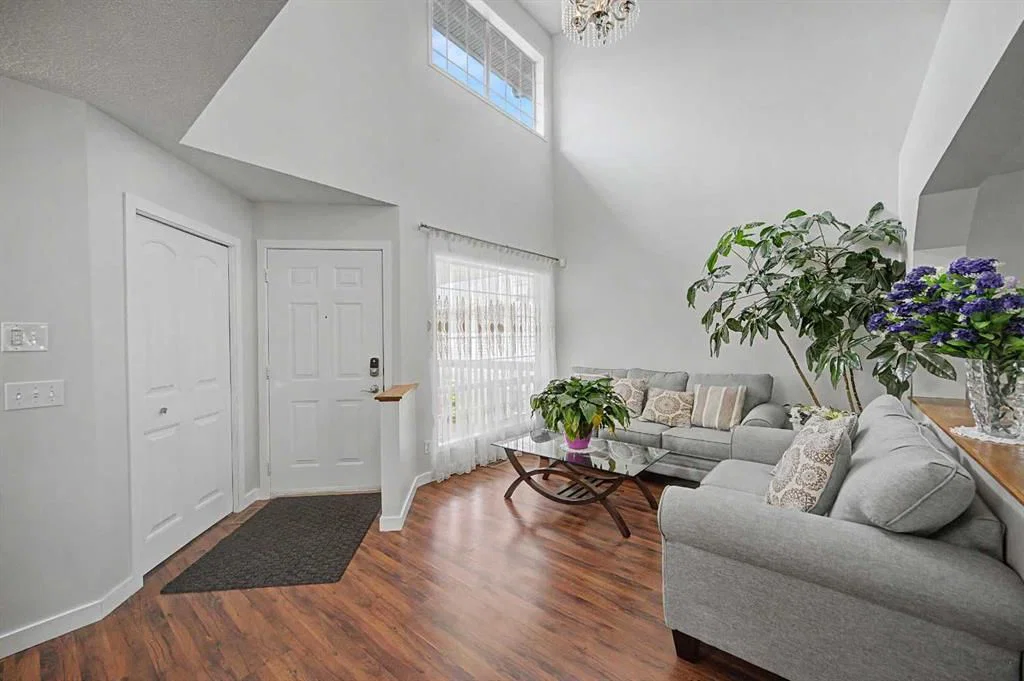 77 Citadel Gardens NW, Calgary — photo 3 of 43