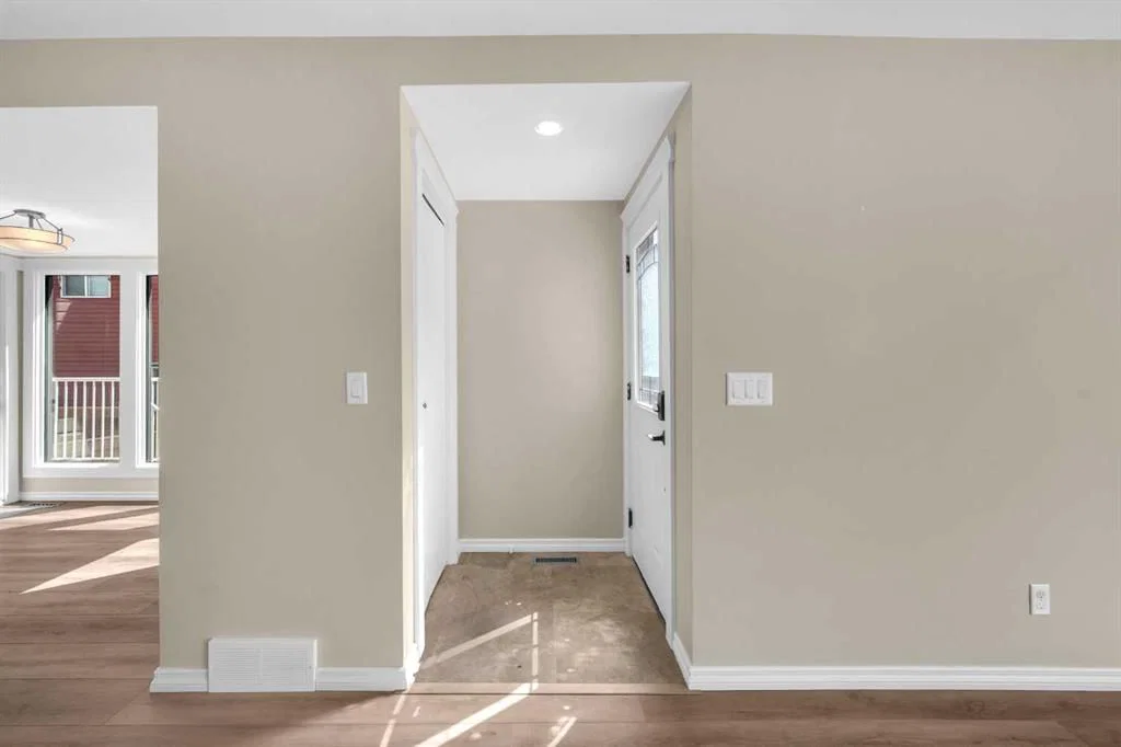 15 Ranch Glen Drive NW, Calgary — photo 4 of 46