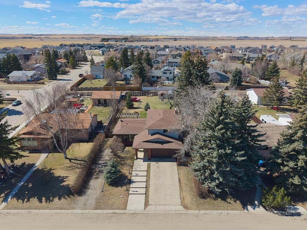 677 Wallace Drive, Carstairs — main listing photo