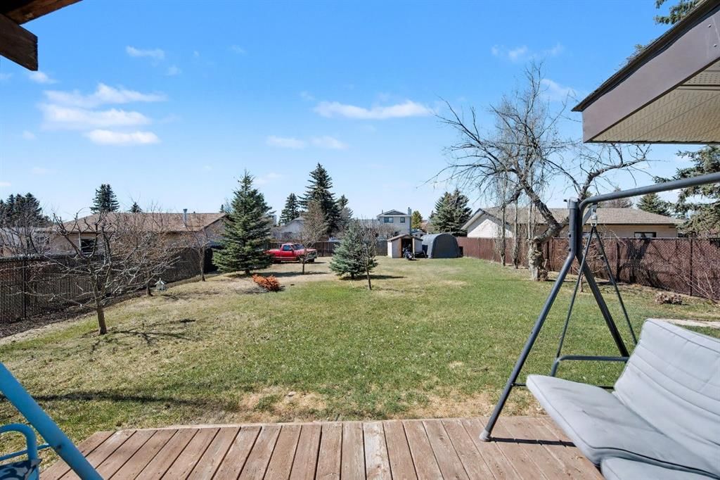 677 Wallace Drive, Carstairs — photo 4 of 42
