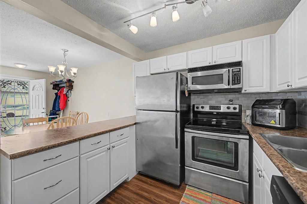 814, 200 Brookpark Drive SW, Calgary — photo 3 of 22