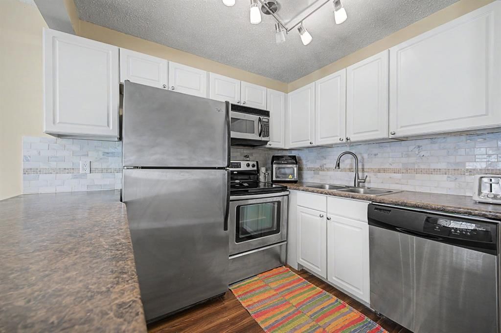 814, 200 Brookpark Drive SW, Calgary — photo 4 of 22