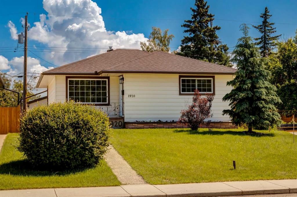 1920 Kelwood Drive SW, Calgary — main listing photo