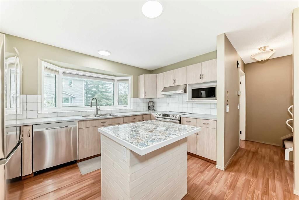 4 Glenbrook Villas SW, Calgary — photo 3 of 25