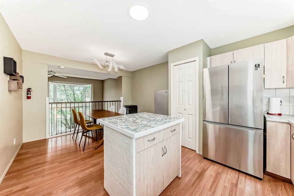 4 Glenbrook Villas SW, Calgary — photo 4 of 25