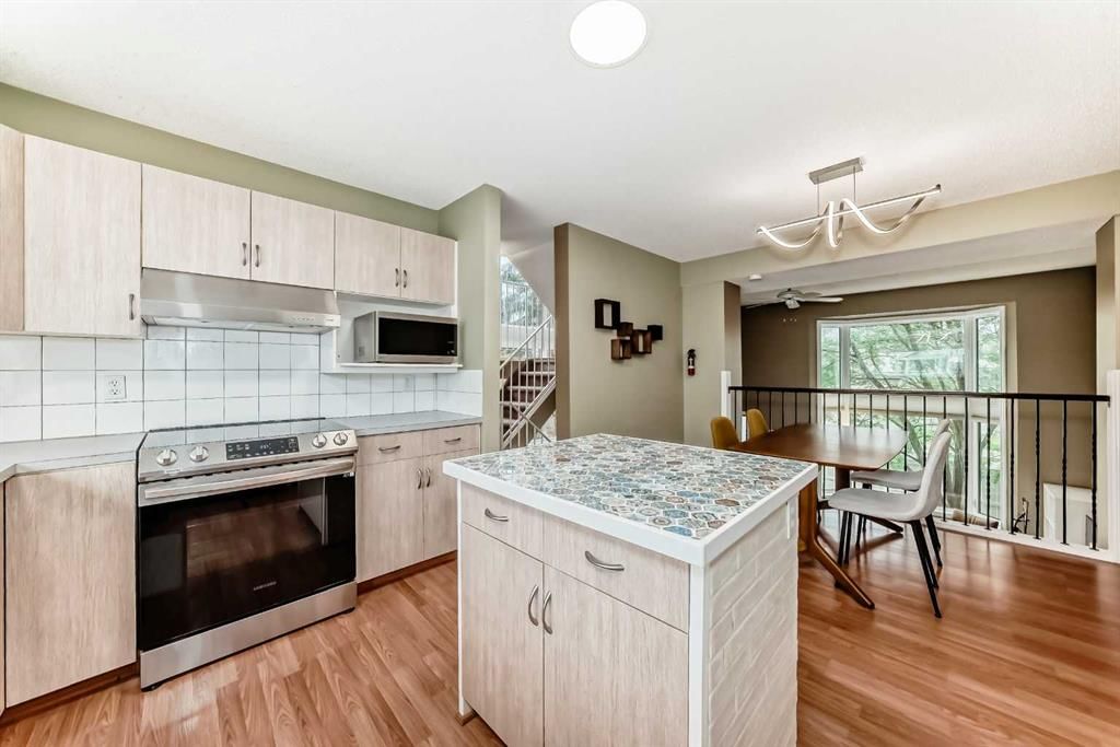 4 Glenbrook Villas SW, Calgary — photo 5 of 25