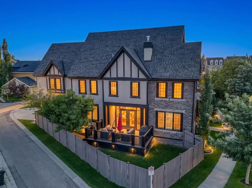 29 Mary Dover Drive SW, Calgary — main listing photo