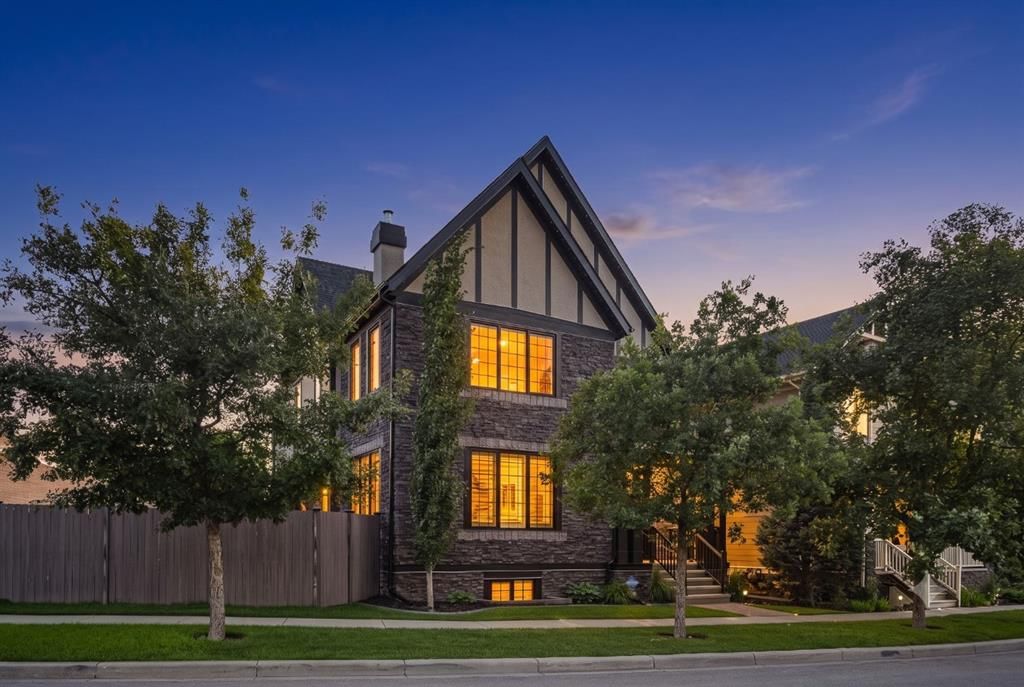 29 Mary Dover Drive SW, Calgary — photo 2 of 50