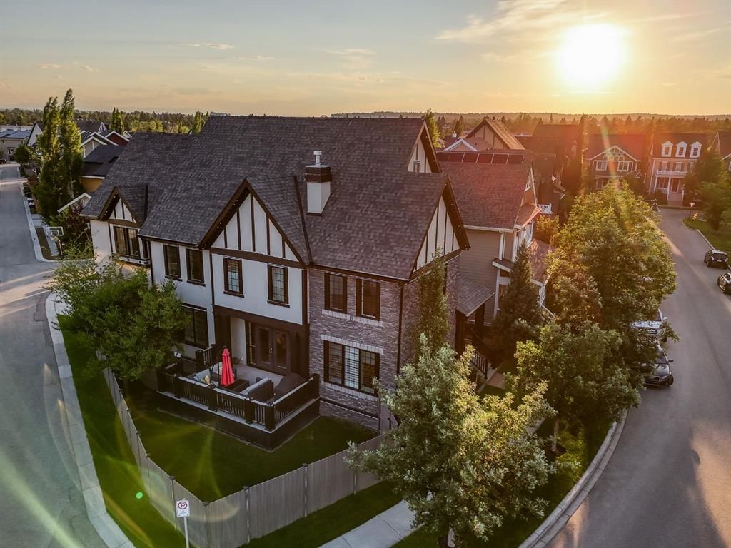 29 Mary Dover Drive SW, Calgary — photo 3 of 50