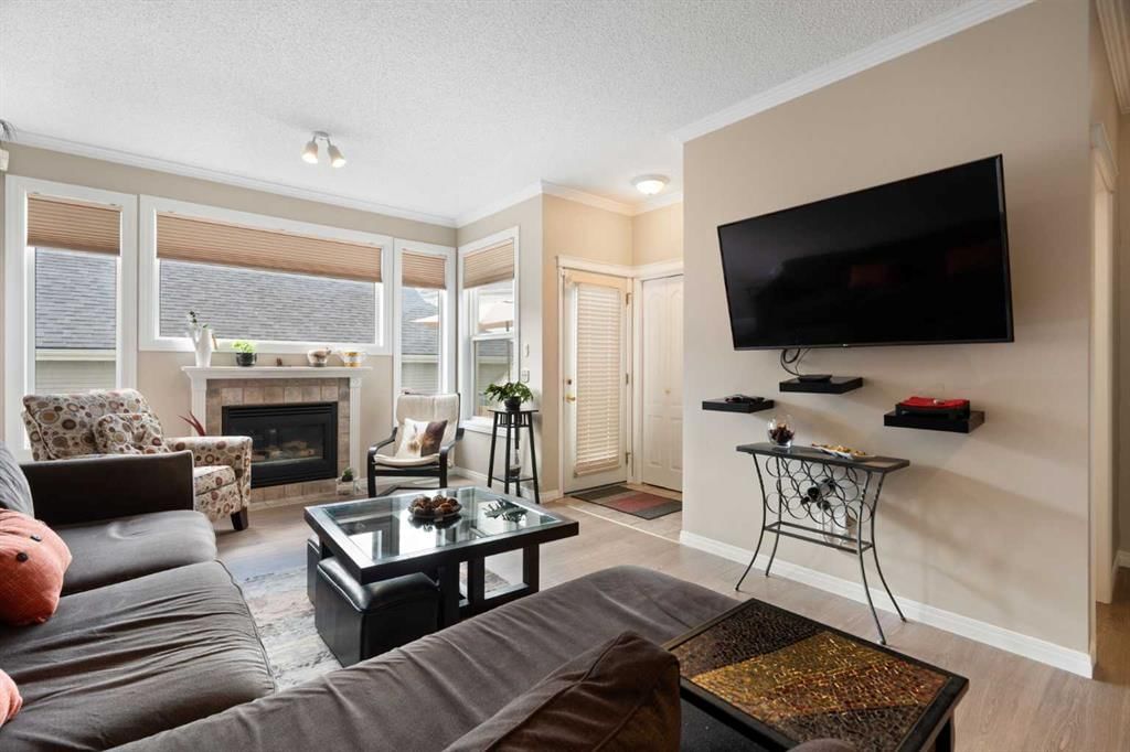 25 Prestwick Park SE, Calgary — photo 2 of 32