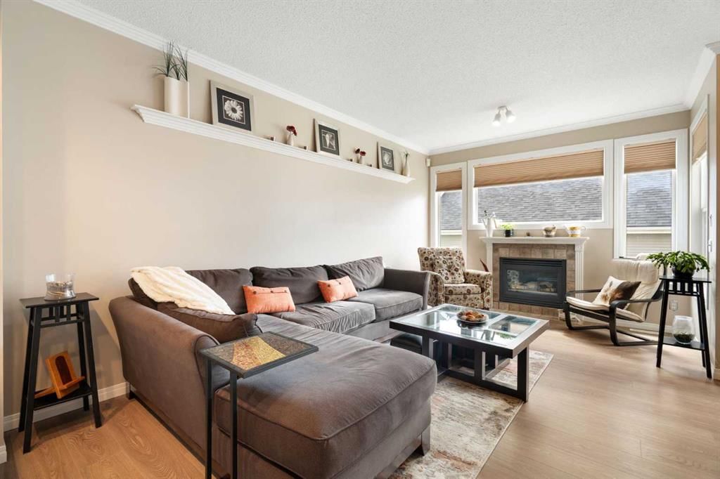 25 Prestwick Park SE, Calgary — photo 3 of 32