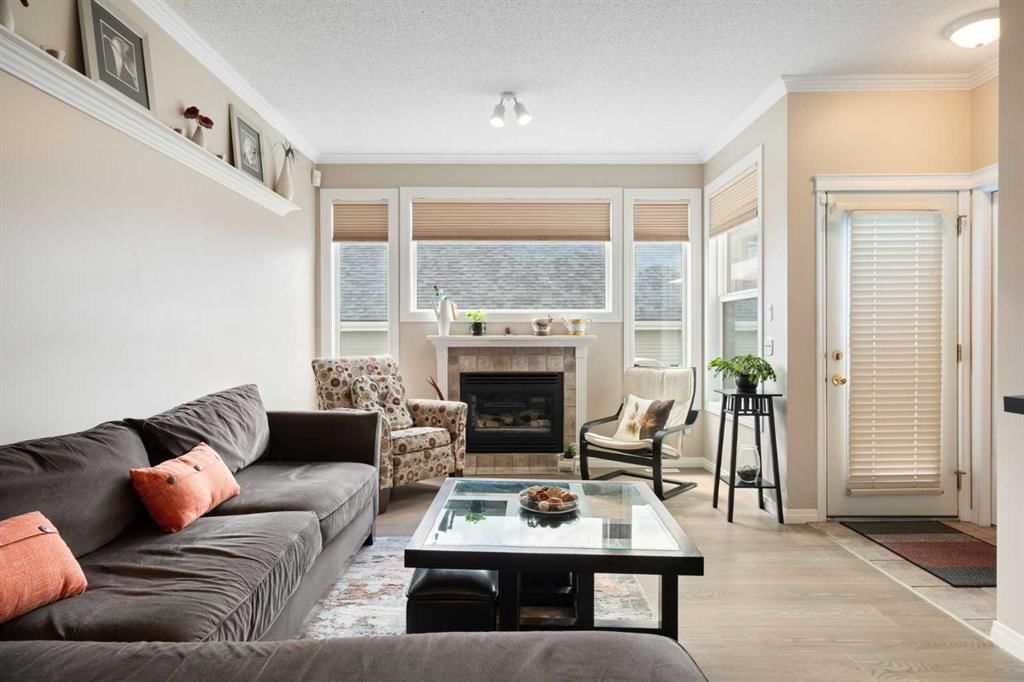 25 Prestwick Park SE, Calgary — photo 4 of 32