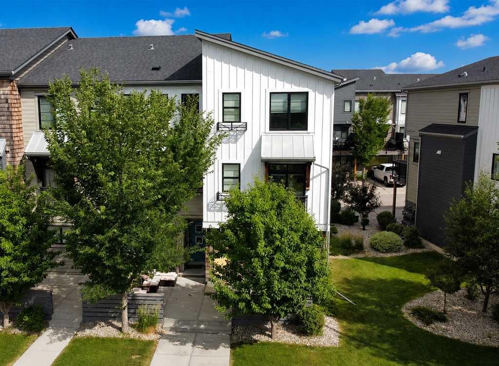 349 Walden Drive SE, Calgary — photo 2 of 35