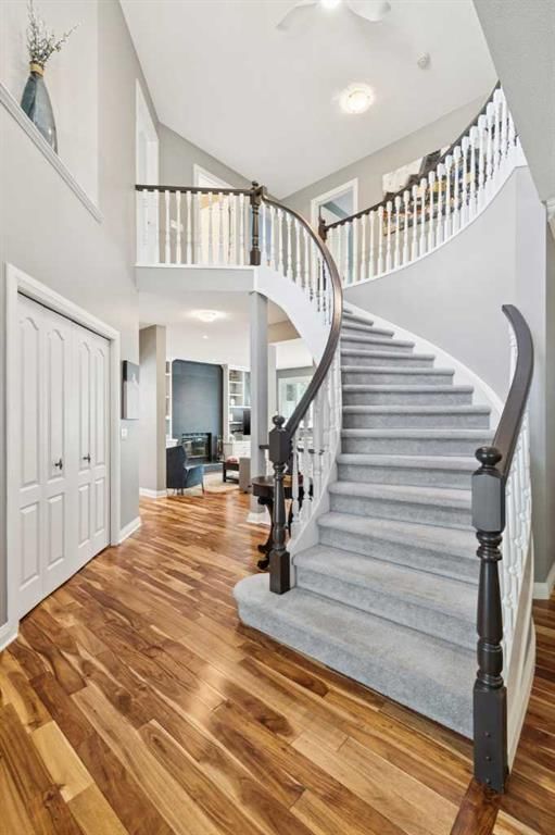 947 Shawnee Drive SW, Calgary — photo 4 of 50