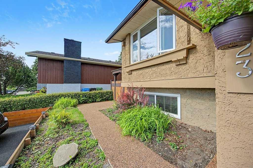 623 Cantrell Place SW, Calgary — photo 2 of 27