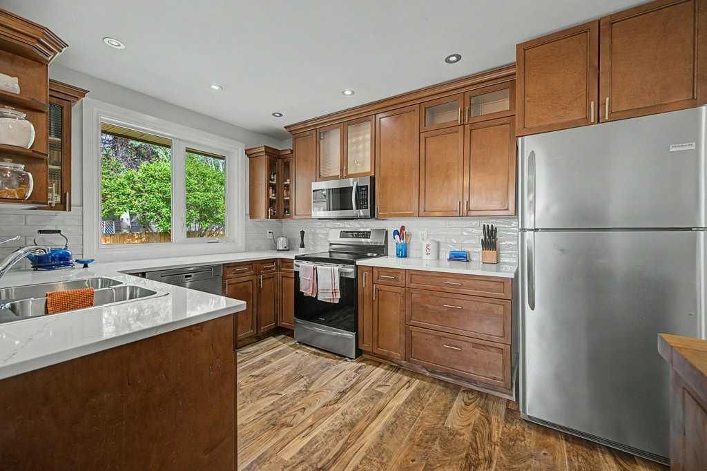 623 Cantrell Place SW, Calgary — photo 5 of 27