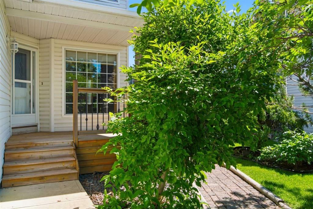 144 Douglas Ridge Close SE, Calgary — photo 2 of 49